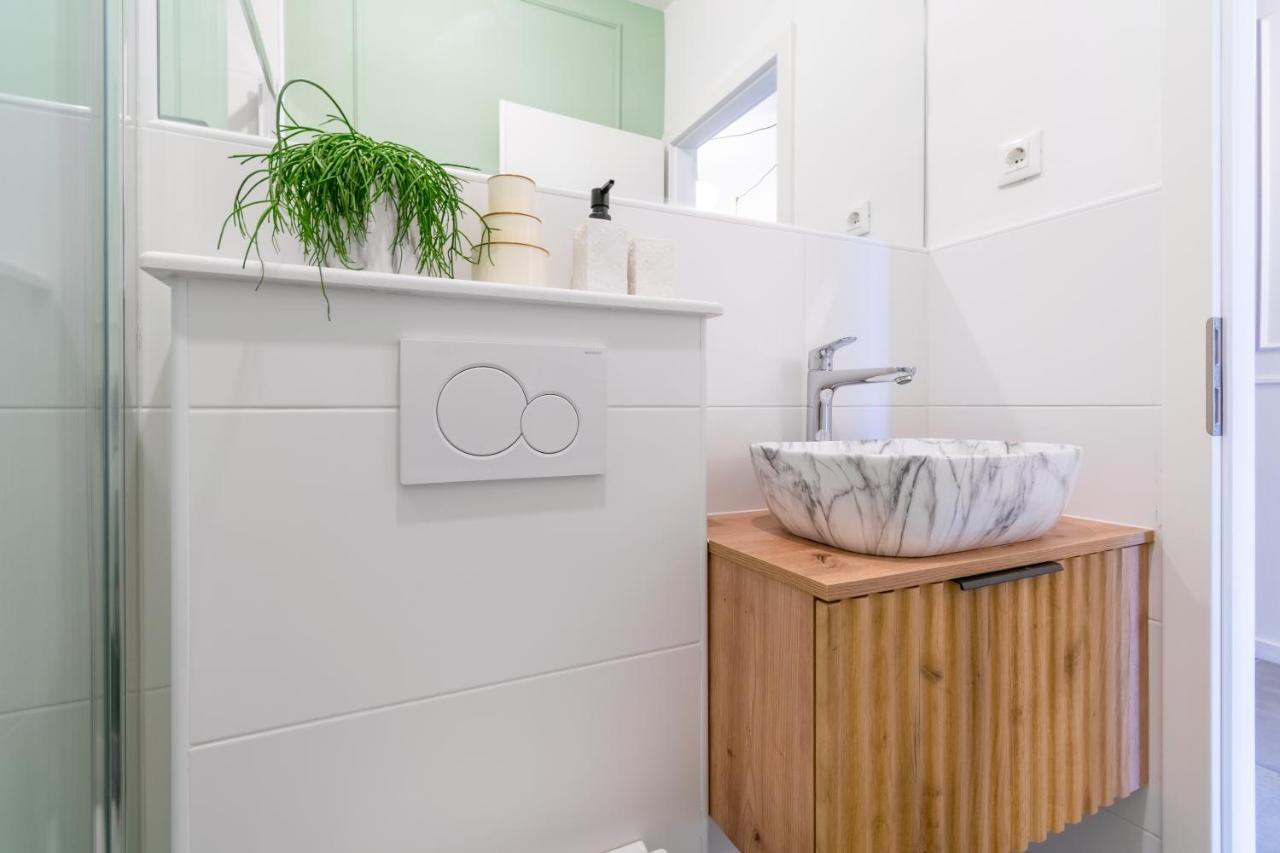 Studio Apartment Smile, Near Beach & Center, Free Parking, Balcony Макарска Экстерьер фото